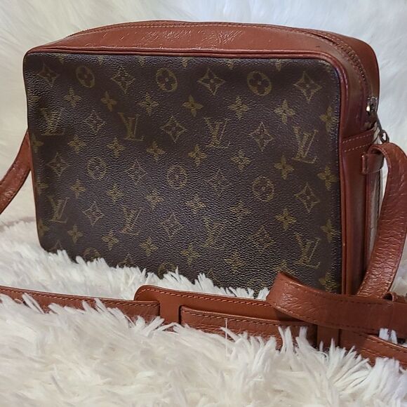 💯 Authentic Louis Vuitton Handbag 🍀 - Picture 3 of 17